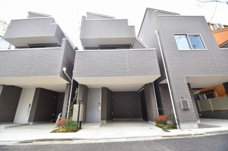 【外観】 | 4.5ｍ幅の道路に接道。閑静な住宅街で落ち着いた雰囲気です。