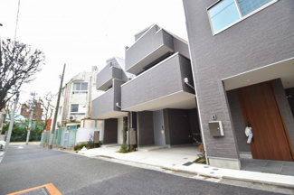 【前面道路含む現地写真】 | 現地見学や資料請求などお気軽にお問合せ下さい。
周辺環境とあわせて現地もご案内致します。