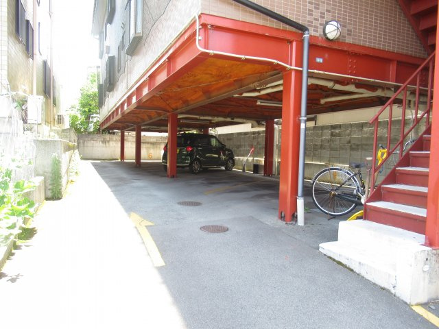 ラポール・イン幸の駐車場