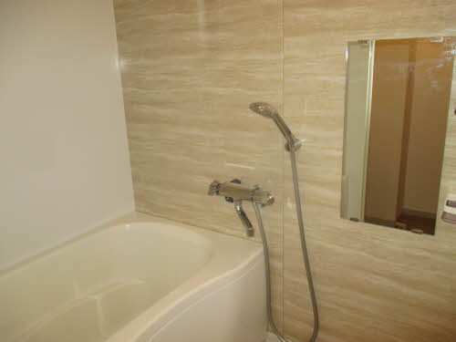 岸和田市尾生町５丁目のハイツの浴室|日々の疲れを癒すお風呂付です