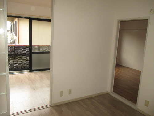 岸和田市尾生町５丁目のハイツの居間・リビング|ゆったりとした居間です