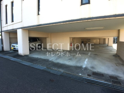 【駐車場】 | コメルスⅢ | 駐車場に車を止められます