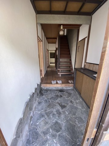 己斐西町戸建ての玄関