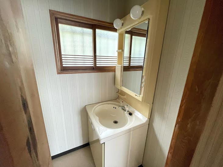 己斐西町戸建ての洗面所