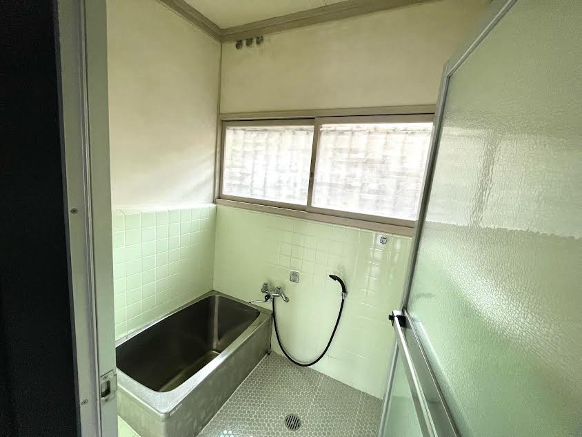 己斐西町戸建ての浴室