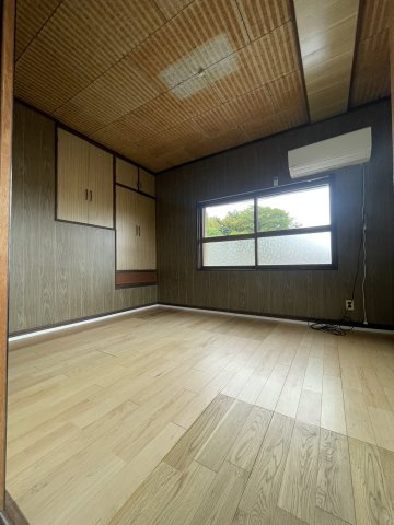 己斐西町戸建ての洋室