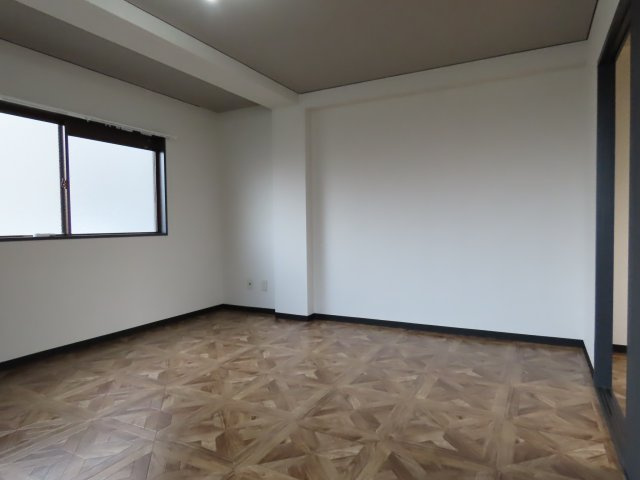 スタンドアップ十三の洋室