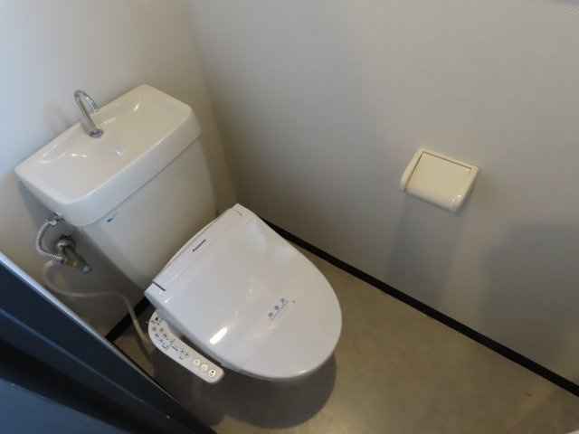 スタンドアップ十三のトイレ