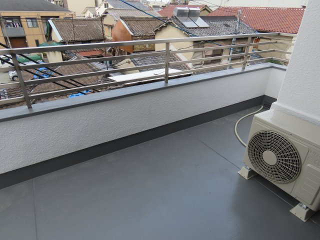 スタンドアップ十三のバルコニー