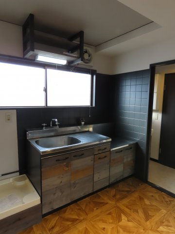 スタンドアップ十三のキッチン