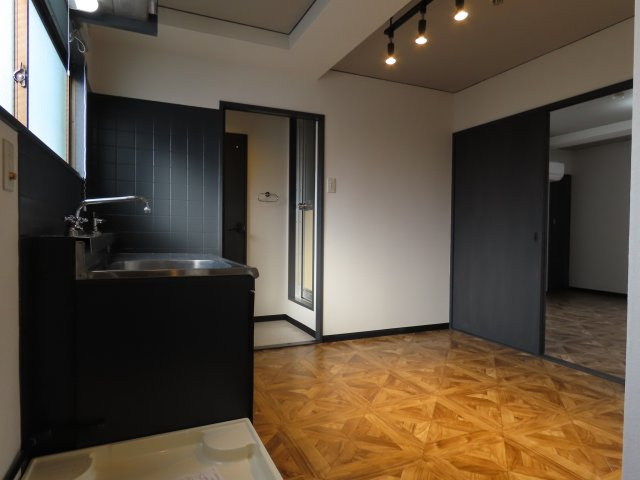 スタンドアップ十三の居間・リビング