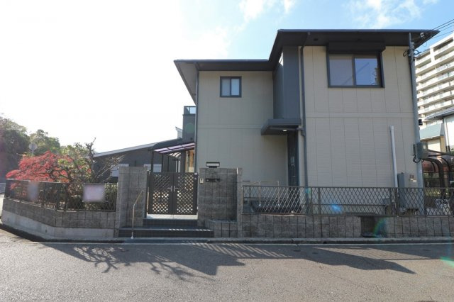 宝塚市すみれガ丘２丁目の中古一戸建の外観