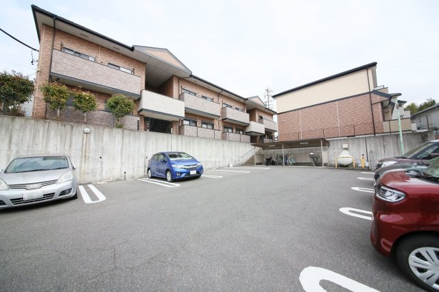 ソレアードＡの駐車場