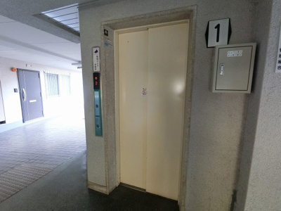 【その他共用部分】 | ニックハイム保土ヶ谷 | お買い物時やベビーカーの出し入れに便利なエレベーター付です。