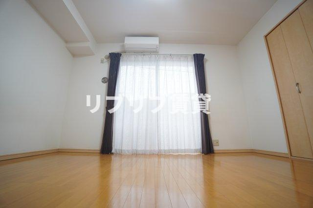 レジデンス寒川の居間・リビング