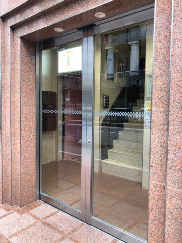 リバーストーンビルのエントランス