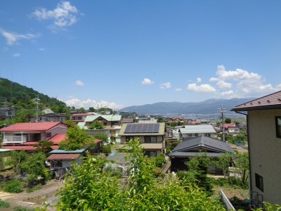 【展望】 | 諏訪市豊田　貸家 | 洋室11帖からの景色。諏訪湖が望めます。