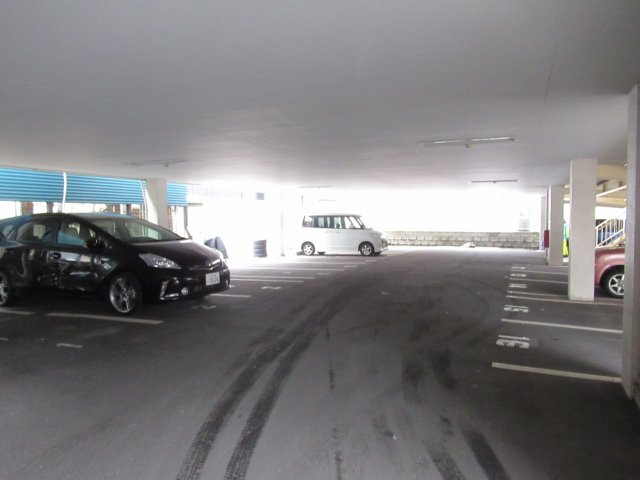 ハイツマロニエ鉄砲町の駐車場