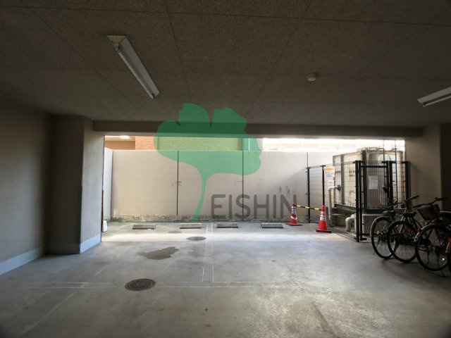 Kビルの駐車場