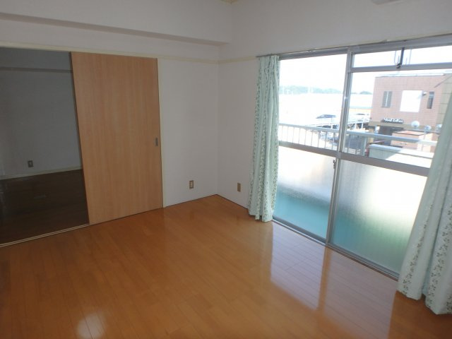 レジデンスひまわりの洋室