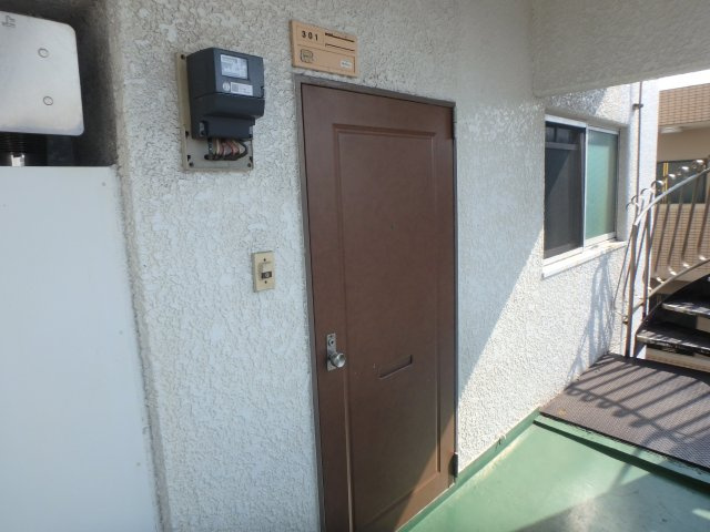 レジデンスひまわりの玄関