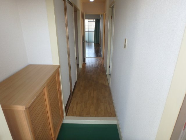 レジデンスひまわりの玄関