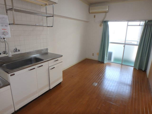 レジデンスひまわりの居間・リビング