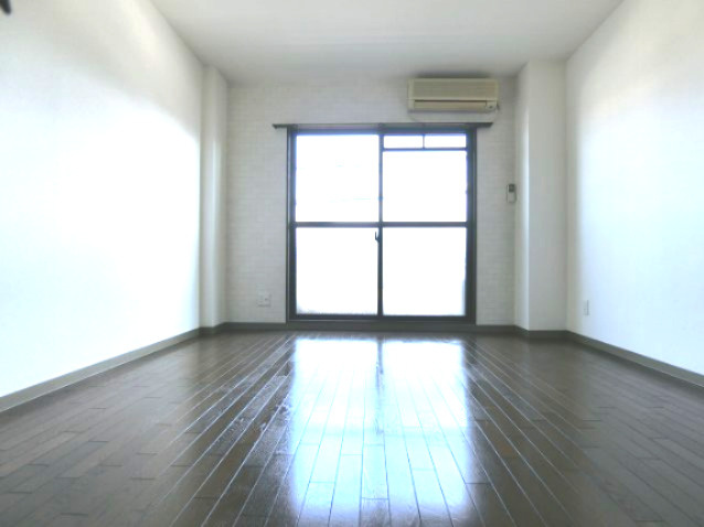 エイト富田林の居間・リビング