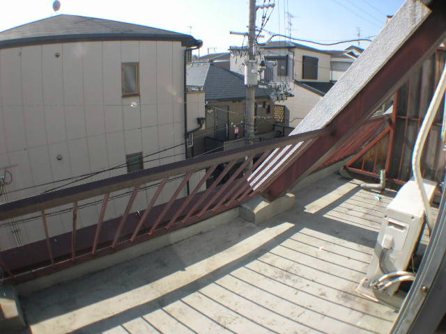 小若江ドミトリーのバルコニー