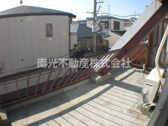 小若江ドミトリーのバルコニー