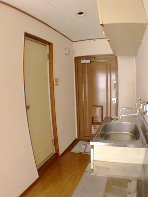 小若江ドミトリーの玄関