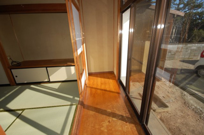 【和室】 | 松尾貸家 | 日当たりの良い縁側です