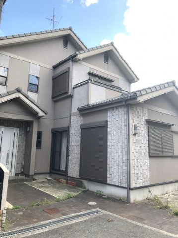 岸和田市池尻町の中古一戸建の前面道路含む現地写真