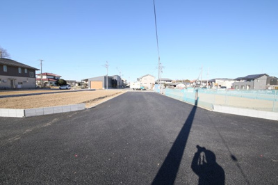 【前面道路含む現地写真】 | 外野土地 6区画 | 協定道路（南東側より撮影）