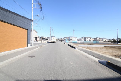 【前面道路含む現地写真】 | 外野土地 6区画 | 前面道路（西側より撮影）