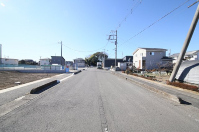 【前面道路含む現地写真】 | 外野土地 6区画 | 前面道路（北側より撮影）