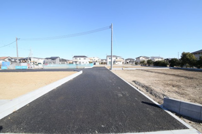 【前面道路含む現地写真】 | 外野土地 6区画 | 協定道路（南西側より撮影）