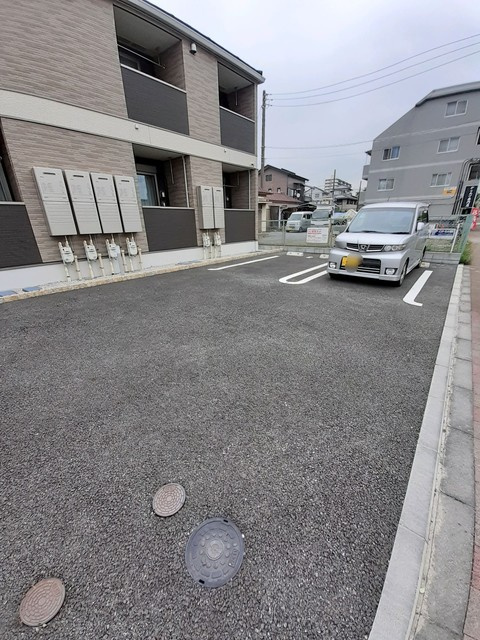 フォンターナ・コルソの駐車場