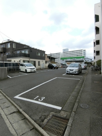 【駐車場】