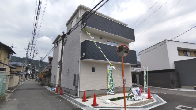 箕面市西小路２丁目の新築一戸建の外観