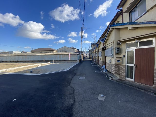 グラッド・タウン西堤楠町の前面道路含む現地写真|■少し行けば、大型スーパーライフが有ります♪♪