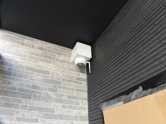 【その他共用部分】 | 共用部には防犯カメラを設置！　置配を依頼しても安心です！