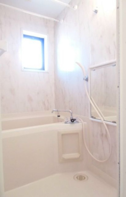 【浴室】 | プランドールA | 窓付のお風呂です