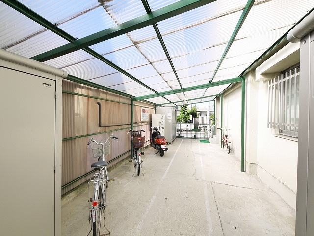 メゾン学園前（学園大和町）のその他共用部分|屋根付き駐輪場完備です