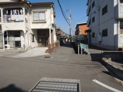 【前面道路含む現地写真】 | 戸建　古三津2丁目