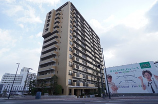 【外観】 | 【耐震性】
耐震性の高さを判断するポイントは、
建築確認申請日が1981年6月1日以降の
新耐震基準に適合しているかどうか。
震度６程度の大地震でも
建物が崩壊しないレベルが基準になりました。