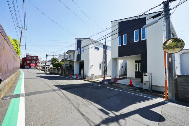 上星川駅徒歩１５分、高台の閑静な住宅街。全棟LDK１６帖以上♪保土ヶ谷区川島町　全３棟新築戸建ての前面道路含む現地写真