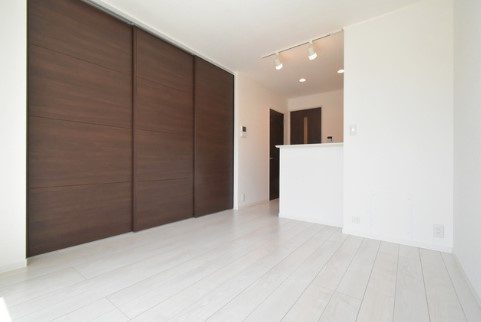 White Stone Ⅲ番館【10,000円キャッシュバック対象物件】の居間・リビング|使いやすいリビングです