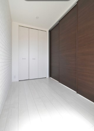 White Stone Ⅲ番館【10,000円キャッシュバック対象物件】の洋室|落ち着いた色調の洋室です