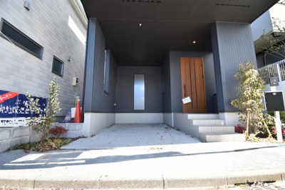 【駐車場】 | 昭島市中神町　新築一戸建　全4棟　4号棟 | ビルトインタイプの駐車場はお車を汚しません。洗車の回数も減るので大切なお車を長くお乗りいただけます。